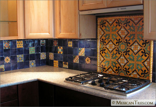 MexicanTiles.com - Kitchen Backsplash with Decorative Mural Using ...